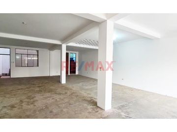 Alquiler Local Comercial En San Martin De Porres De 160M2