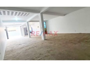 Alquiler Local Comercial En San Martin De Porres De 160M2