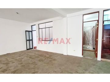 Alquiler Local Comercial En San Martin De Porres De 160M2