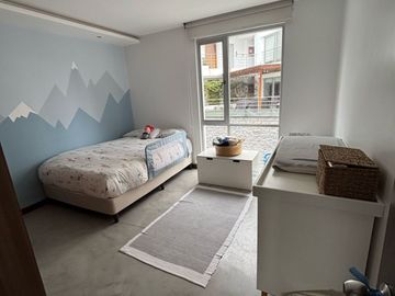 Departamento de venta Cumbaya.  3 dormitorios, terrazas, estar, vista. PISCINA