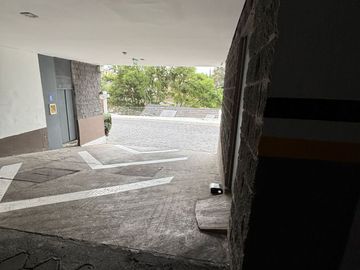 Departamento de venta Cumbaya.  3 dormitorios, terrazas, estar, vista. PISCINA