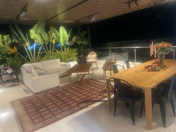 Departamento de venta Cumbaya.  3 dormitorios, terrazas, estar, vista. PISCINA