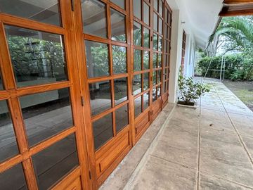 Departamento de venta Cumbaya.  3 dormitorios, terrazas, estar, vista. PISCINA
