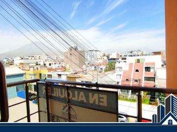 ALQUILO  Moderno departamento en cuarto piso ubicado en la mejor zona de Umacollo