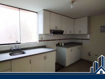 ALQUILO  Moderno departamento en cuarto piso ubicado en la mejor zona de Umacollo