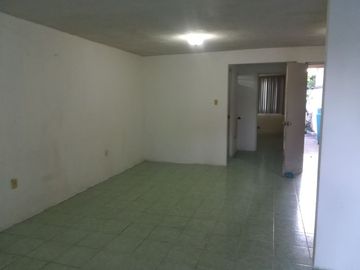 Casa de 3 recámaras (una en planta baja) en Col. Miguel Ángel de Quevedo. Cerca de Av. Cuauhtémoc