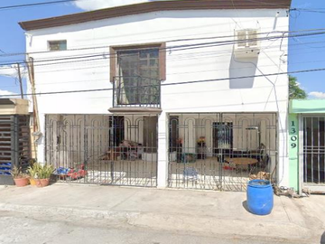 BONITA Y ESPACIOSA CASA DE 2 NIVELES EN SAN NICOLAS DE LOS GARZA NUEVO LEON