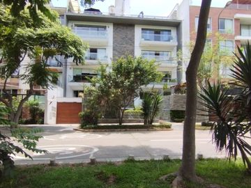 VENDO AMPLIO DPTO.  CHACARILLA - SAN BORJA FRENTE A PQ. VENECIA- REMODELADO CON FINOS Y LUJOSOS ACÁBADOS - 1ER. PISO