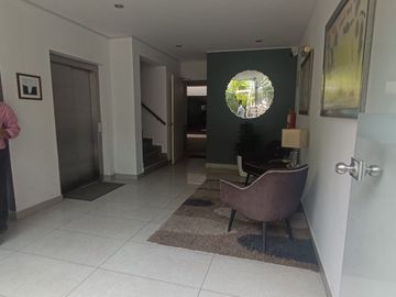 VENDO AMPLIO DPTO.  CHACARILLA - SAN BORJA FRENTE A PQ. VENECIA- REMODELADO CON FINOS Y LUJOSOS ACÁBADOS - 1ER. PISO