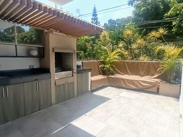 VENDO AMPLIO DPTO.  CHACARILLA - SAN BORJA FRENTE A PQ. VENECIA- REMODELADO CON FINOS Y LUJOSOS ACÁBADOS - 1ER. PISO