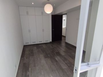 VENDO AMPLIO DPTO.  CHACARILLA - SAN BORJA FRENTE A PQ. VENECIA- REMODELADO CON FINOS Y LUJOSOS ACÁBADOS - 1ER. PISO