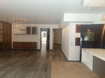 VENDO AMPLIO DPTO.  CHACARILLA - SAN BORJA FRENTE A PQ. VENECIA- REMODELADO CON FINOS Y LUJOSOS ACÁBADOS - 1ER. PISO