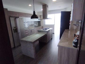 VENDO AMPLIO DPTO.  CHACARILLA - SAN BORJA FRENTE A PQ. VENECIA- REMODELADO CON FINOS Y LUJOSOS ACÁBADOS - 1ER. PISO