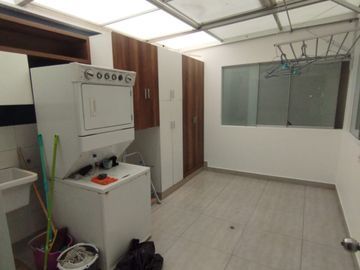 VENDO AMPLIO DPTO.  CHACARILLA - SAN BORJA FRENTE A PQ. VENECIA- REMODELADO CON FINOS Y LUJOSOS ACÁBADOS - 1ER. PISO