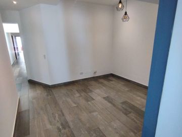 VENDO AMPLIO DPTO.  CHACARILLA - SAN BORJA FRENTE A PQ. VENECIA- REMODELADO CON FINOS Y LUJOSOS ACÁBADOS - 1ER. PISO