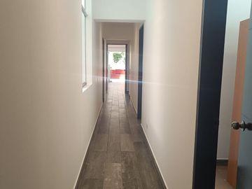 VENDO AMPLIO DPTO.  CHACARILLA - SAN BORJA FRENTE A PQ. VENECIA- REMODELADO CON FINOS Y LUJOSOS ACÁBADOS - 1ER. PISO
