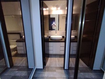 VENDO AMPLIO DPTO.  CHACARILLA - SAN BORJA FRENTE A PQ. VENECIA- REMODELADO CON FINOS Y LUJOSOS ACÁBADOS - 1ER. PISO