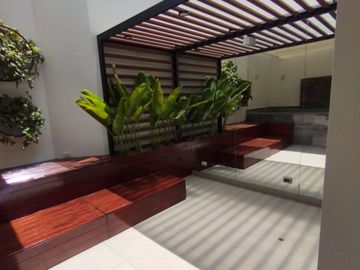 VENDO AMPLIO DPTO.  CHACARILLA - SAN BORJA FRENTE A PQ. VENECIA- REMODELADO CON FINOS Y LUJOSOS ACÁBADOS - 1ER. PISO