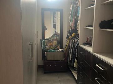 CASA EN VENTA 3 DORMITORIOS CONJUNTO PRIVADO EN TUMBACO