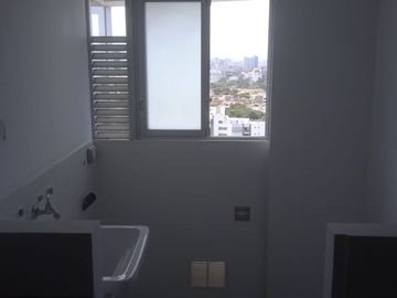 VENDO LINDO DPTO. DE ESTRENO EN PISO 18 CON EXCELENTE VISTA PANORAMICA AL MAR EN MAGDALENA Y CERCA AVENIDA PRINCIPALES