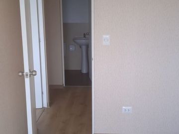 VENDO LINDO DPTO. DE ESTRENO EN PISO 18 CON EXCELENTE VISTA PANORAMICA AL MAR EN MAGDALENA Y CERCA AVENIDA PRINCIPALES