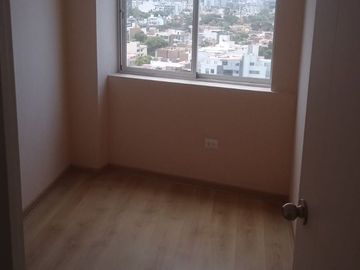 VENDO LINDO DPTO. DE ESTRENO EN PISO 18 CON EXCELENTE VISTA PANORAMICA AL MAR EN MAGDALENA Y CERCA AVENIDA PRINCIPALES