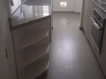 VENDO LINDO DPTO. DE ESTRENO EN PISO 18 CON EXCELENTE VISTA PANORAMICA AL MAR EN MAGDALENA Y CERCA AVENIDA PRINCIPALES