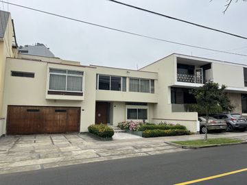 VENTA CASA EN MANUEL AUGUSTO OLAECHEA – EL ROSEDAL – MIRAFLORES
