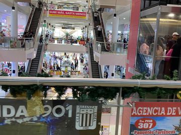 VENDO TIENDA COMERCIAL EN GAMARRA MALL GAMA MODA