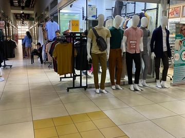 VENDO TIENDA COMERCIAL EN GAMARRA MALL GAMA MODA