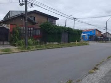 SE VENDE CASA ESQUINA INDIVIDUAL,  CON VISTA PANORÁMICA A PUERTO MONTT