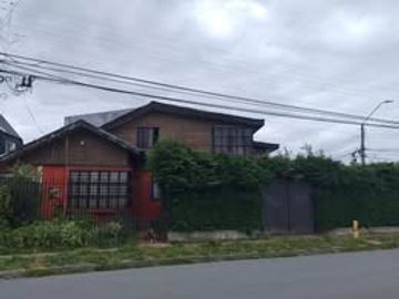 SE VENDE CASA ESQUINA INDIVIDUAL,  CON VISTA PANORÁMICA A PUERTO MONTT