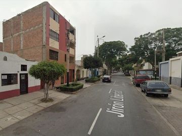 VENDO CASA  EN BARRANCO, EXCELENTE UBICACIÓN, PRECIO DE OCASION A VALOR DE TERRENO