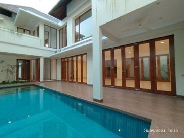 Jual Rumah 4 BR di Cilandak Jakarta Selatan