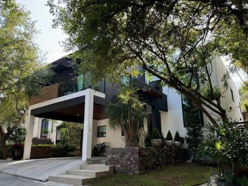 Exclusiva residencia en Santiago, Nuevo León