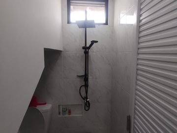Jual Rumah MURAH Di Ngamprah Padalarang Bandung Barat Sisa 1 Unit HOOK Dkt Stasiun Dan Tol 2Lt 3KT
