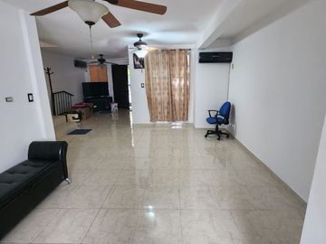 En Venta Casa de 2 Niveles, con remodelada en la Colonia Misión de Fundadores  , Apodaca, N.L
