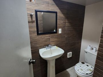 En Venta Casa de 2 Niveles, con remodelada en la Colonia Misión de Fundadores  , Apodaca, N.L