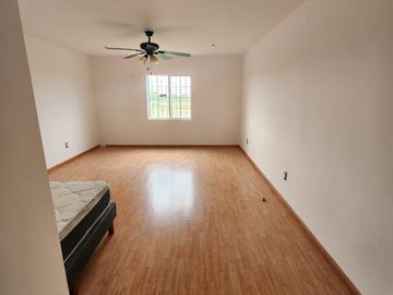 En Venta Casa de 2 Niveles, con remodelada en la Colonia Misión de Fundadores  , Apodaca, N.L