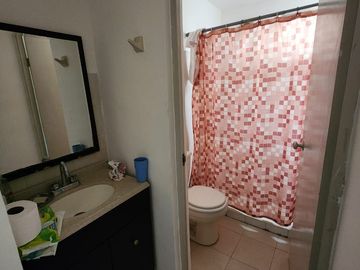 En Venta Casa de 2 Niveles, con remodelada en la Colonia Misión de Fundadores  , Apodaca, N.L