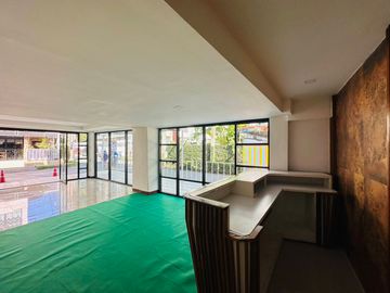4-story building for sale in the Chiang Mai moat, Can open business, hotel, hostel