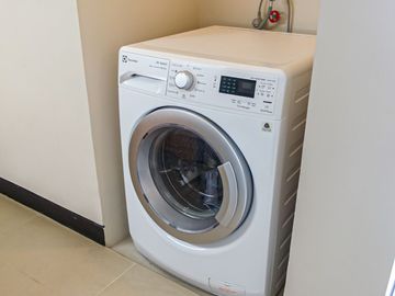 Ready for occupied Studio type condo in 8 Newtown Boulevard | Best Realtor