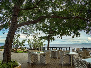 Ready for occupied Studio type condo in 8 Newtown Boulevard | Best Realtor