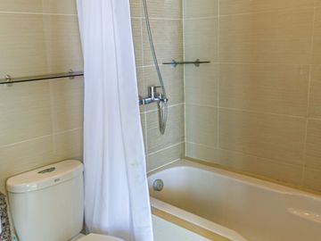 Ready for occupied Studio type condo in 8 Newtown Boulevard | Best Realtor