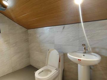For Sale: 𝐁𝐫𝐚𝐧𝐝𝐧𝐞𝐰 𝐌𝐨𝐝𝐞𝐫𝐧 𝐓𝐫𝐨𝐩𝐢𝐜𝐚𝐥 𝐈𝐧𝐬𝐩𝐢𝐫𝐞𝐝 𝐇𝐨𝐮𝐬𝐞 𝐰𝐢𝐭𝐡 𝐏𝐨𝐨𝐥 located 𝐢𝐧 𝐒𝐢𝐥𝐚𝐧𝐠 𝐂𝐚𝐯𝐢𝐭𝐞, 𝐛𝐨𝐮