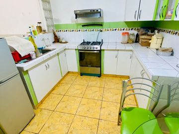 Casa en Urb San Juan Masias en el Callao cerca al aeropuerto, 6 dormitorios 3 baños, 1 estacionamiento