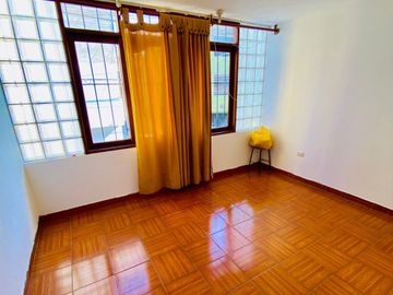 Casa en Urb San Juan Masias en el Callao cerca al aeropuerto, 6 dormitorios 3 baños, 1 estacionamiento