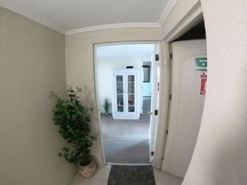Oportunidad Unica: Hermoso depto. en Av Las Condes, a pasos de Av La Dehesa