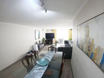 Oportunidad Unica: Hermoso depto. en Av Las Condes, a pasos de Av La Dehesa