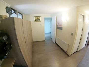 Oportunidad Unica: Hermoso depto. en Av Las Condes, a pasos de Av La Dehesa